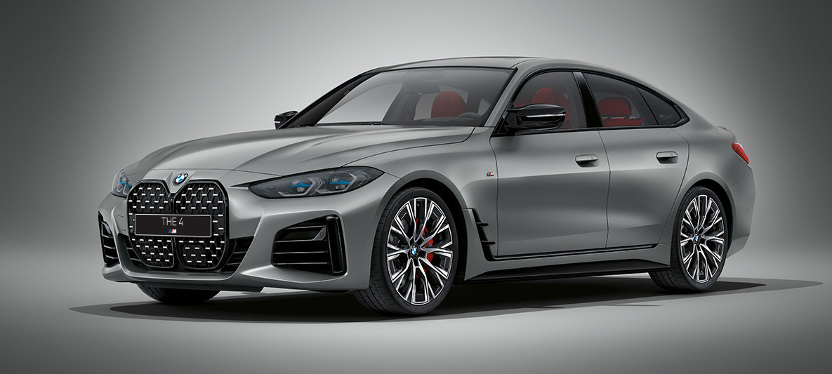 BMW 4 серии Gran Coupe G26 "BMW Individual Морозный Чистый Серый металлик", вид спереди в три четверти в статике